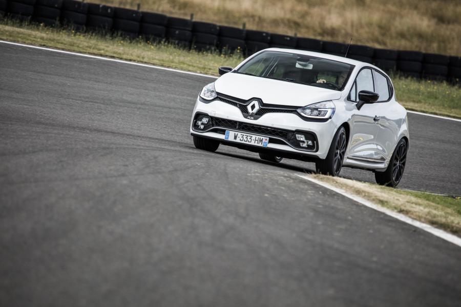  Renault Clio R.S. 220 Trophy 2016 года  (фото 20 из 25)